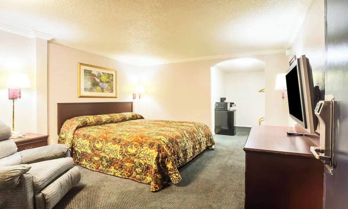 Huntsville Hotel | Nature & Urban Escape, Free Parking, Close to Botanical Gardens & Hiking Trails