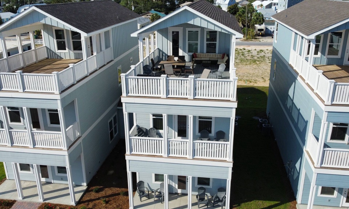 Crescent Beach House | NEW🌴Beach villa⛱sleeps 16🐚4BR🌊Gulf View+grill area