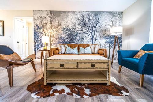 Athens House | NEW Fully stocked luxury home close to I65 and I72