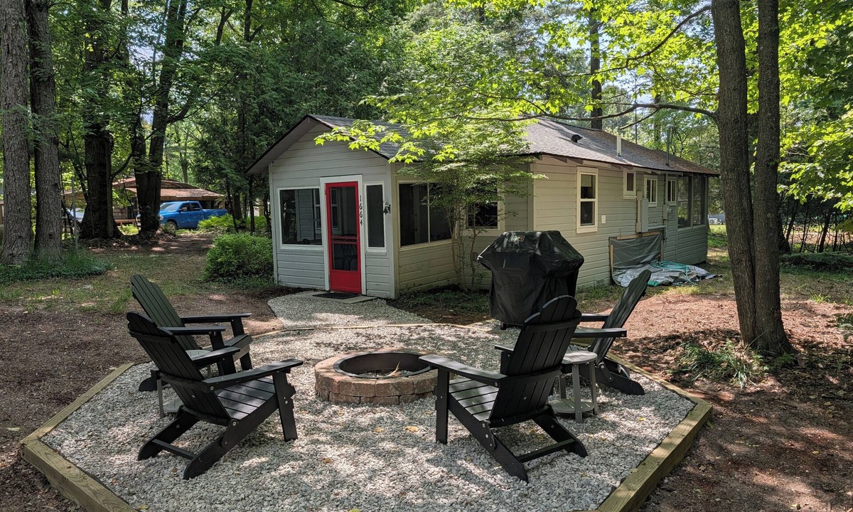 Arcadia Cabin | NEW! Jack-in-the-Pulpit - Cute and Cozy Cabin with Woodsy Nature Vibes! Includes Firepit Area, Grill, and Window A/C Unit! Perfect Getaway Location for Family and Friends!