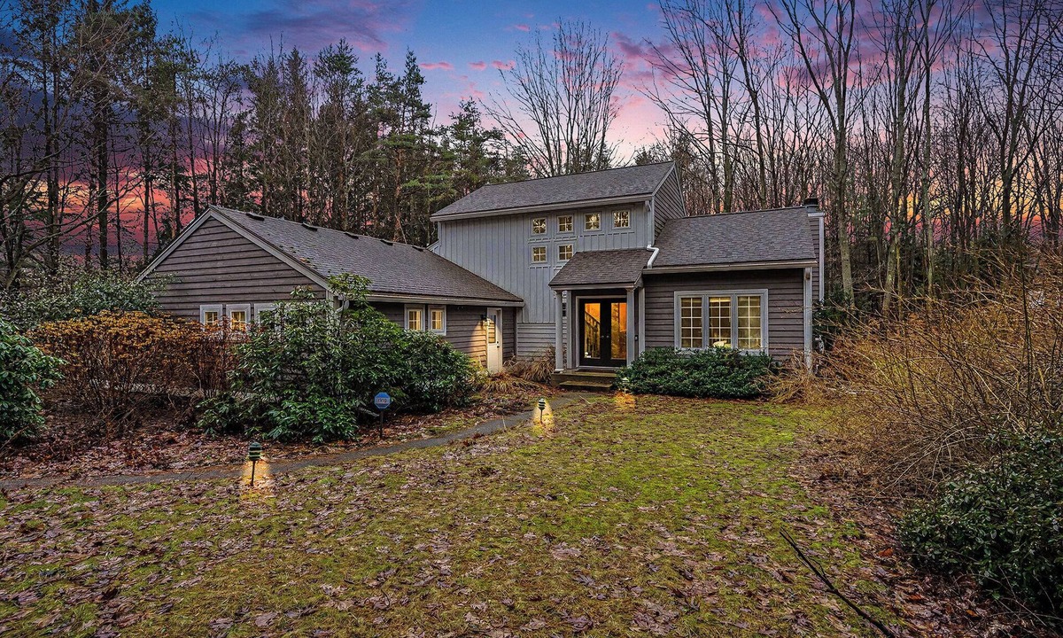 West Olive House | NEW LISTING: Spacious West Olive Retreat | Walk to Lake Michigan | Sleeps 11