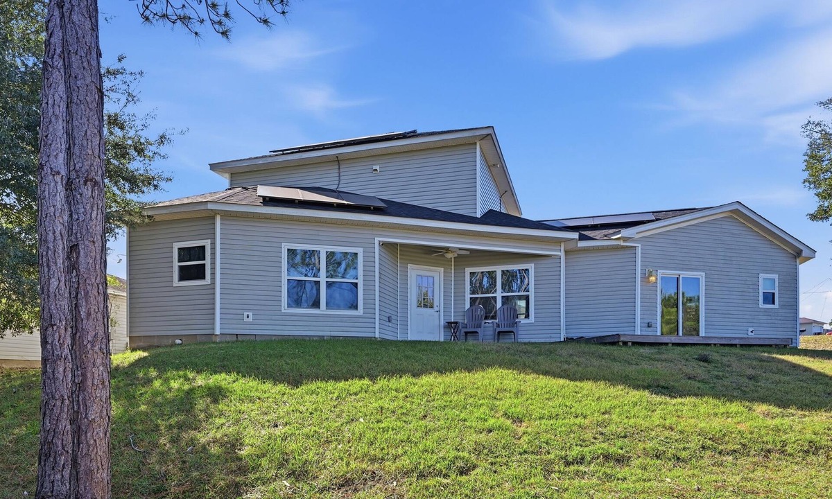 Crestview House | NEW! Modern Pine-Scented Retreat – 30 Mins to Beach!