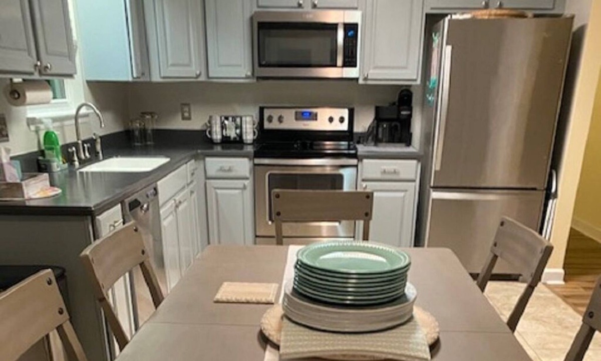 Navarre House | New on the Market - Perfect home for your family get togethers!