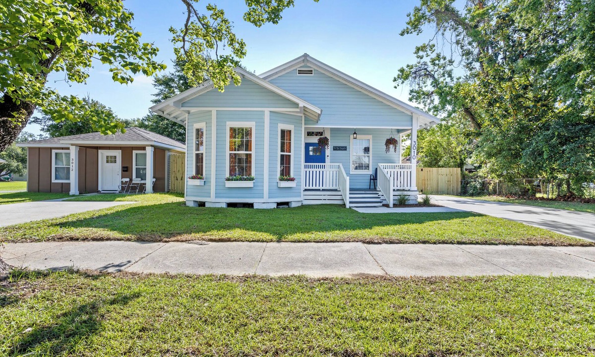 Gulfport House | Newly Remodeled 2-bedroom Blue Bungalow in downtown Gulfport