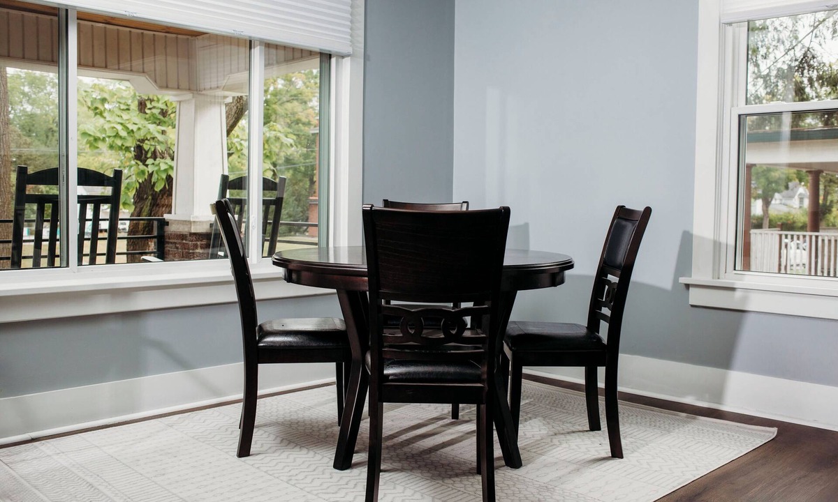 Big Rapids House | Newly Remodeled Charming 3-bedroom Duplex w/WiFi, AC in the Heart of Big Rapids