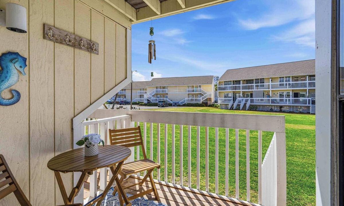 Holiday Isle Apartment | Newly Remodeled Studio with King Bed, Queen Sleeper Sofa, and Full Kitchen - Walk to the Beach, With Beach Service Included