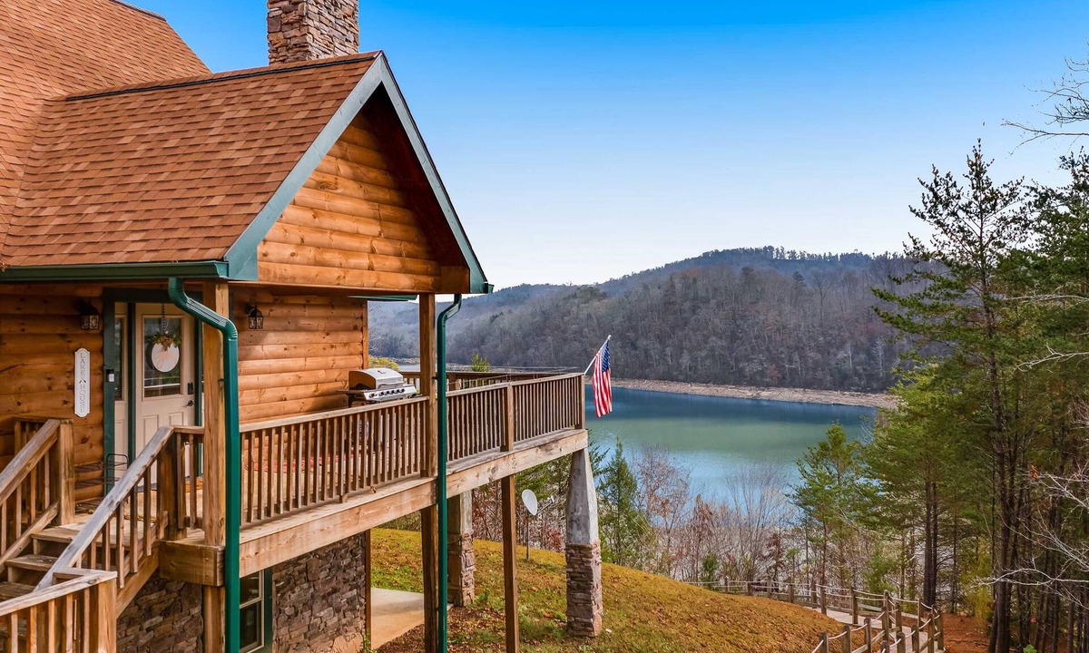 New Tazewell House | Norris Lake Retreat・Pet Ok・Hot Tub・Lake View・Grill