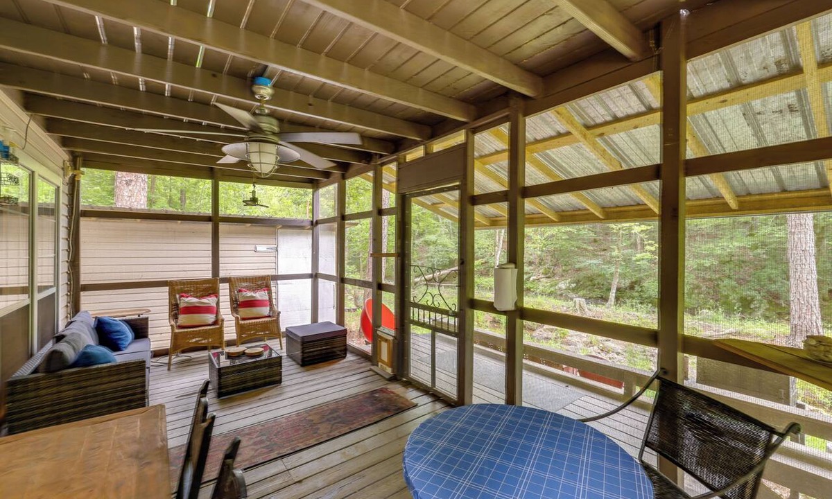 Titus Cabin | Off-Grid Creekside Cabin Near Lake Jordan