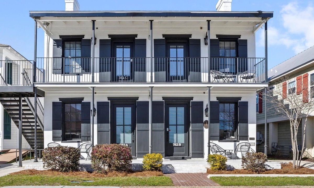 Biloxi Apartment | Old Spanish House Madeleine Suite C. Captivating Blend of History, Beach, Fire Pit, Downtown, Golf Cart