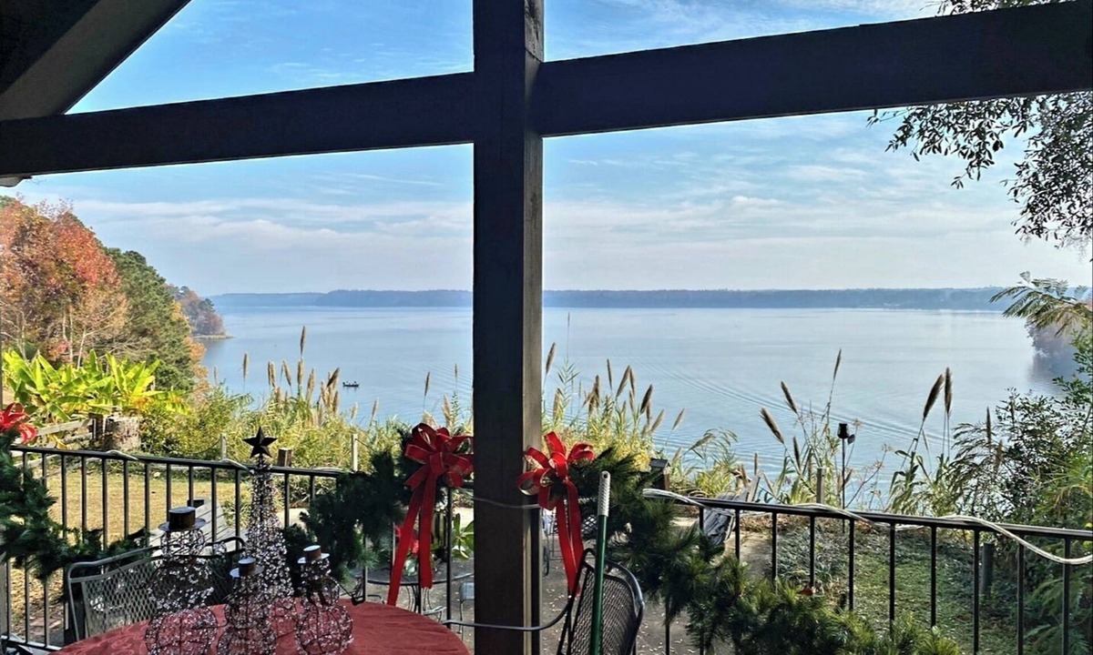 Eufaula House | On the lake AND in Downtown Eufaula