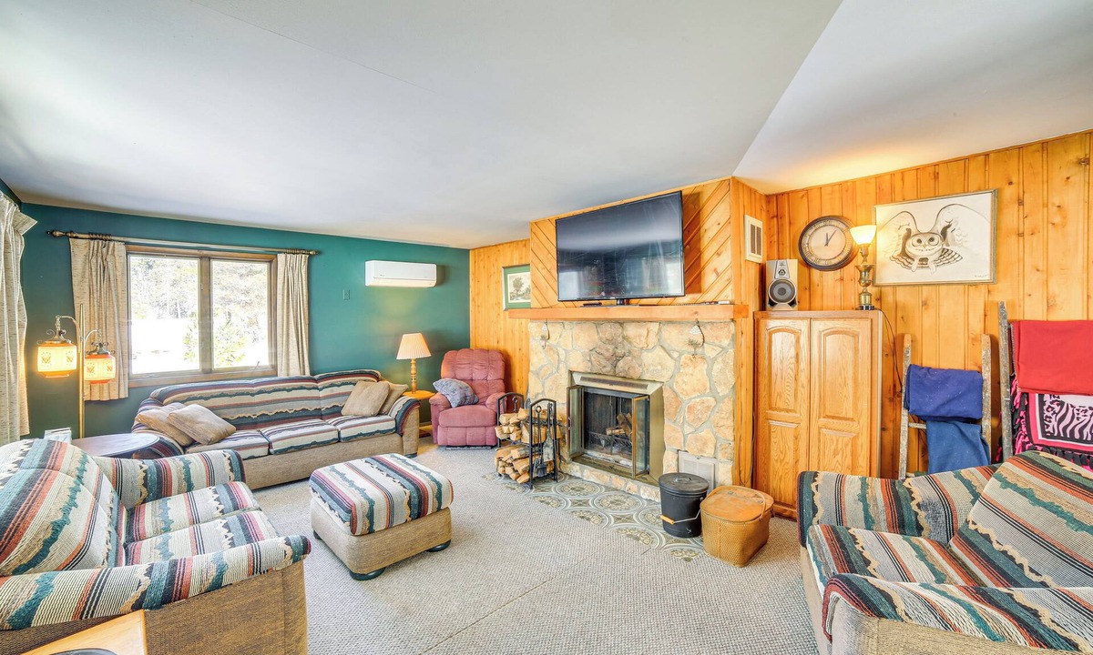 Athelstane House | Outdoor Paradise: Spacious Wisconsin Family Home