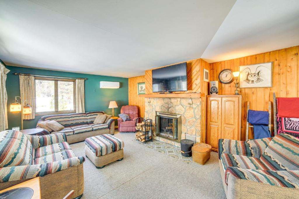 Athelstane House | Outdoor Paradise: Spacious Wisconsin Family Home