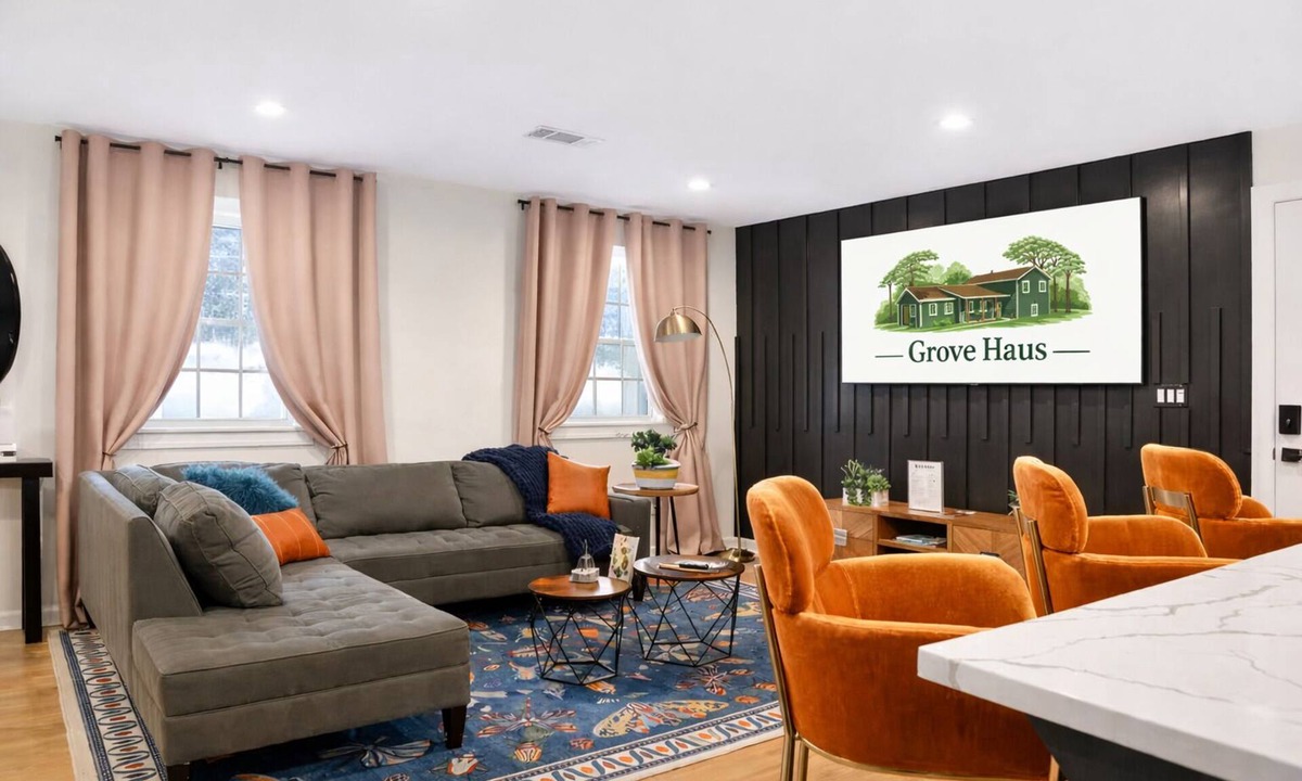 Snellville House | Outdoor Projector, Arcade, Fire Pit, 2 Living Rooms, Fire Pit, and more!