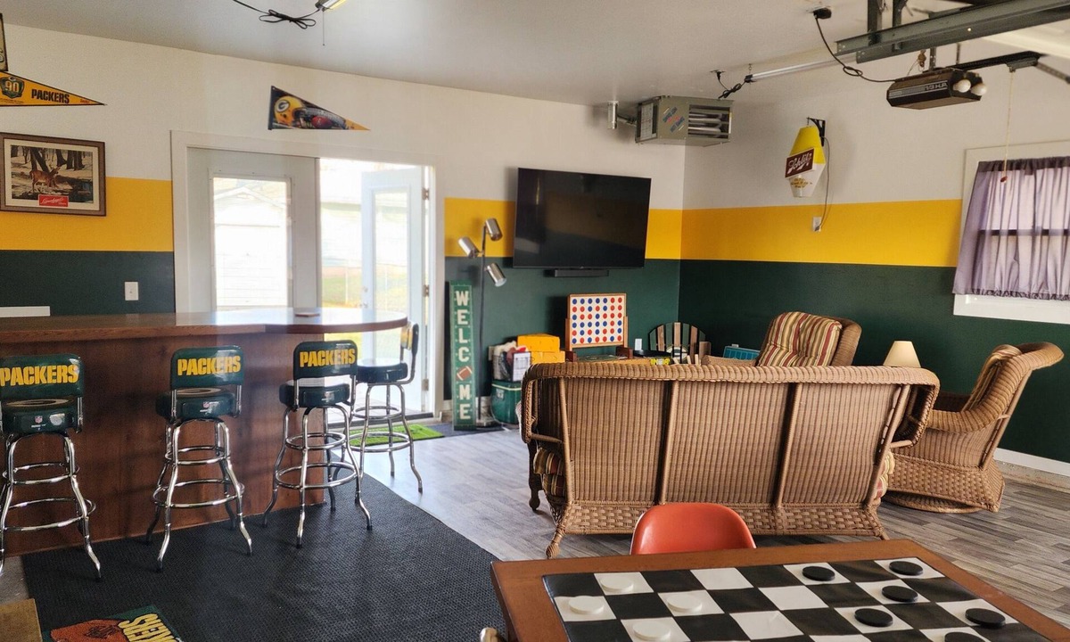 Green Bay House | Packer themed, renovated 3 bedroom, 2 1/2 bath home- Lambeau Field 16 min walk.