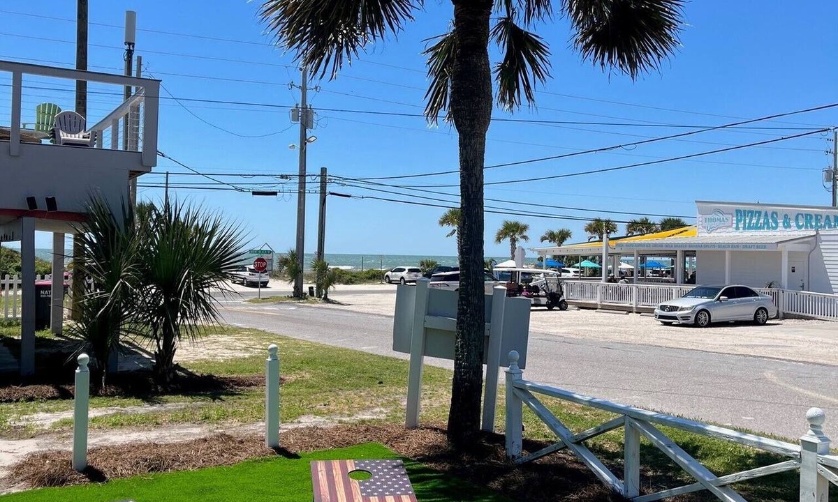 Laguna Beach House | PCB's Historic Log Cabin! 1 min walk to the beach. Sleeps 8 - Dog-Friendly.
