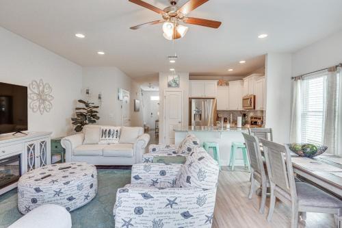 Thomas Drive House | PCB Townhome w/Deck & Pool Access: 3 Mi to Beach!
