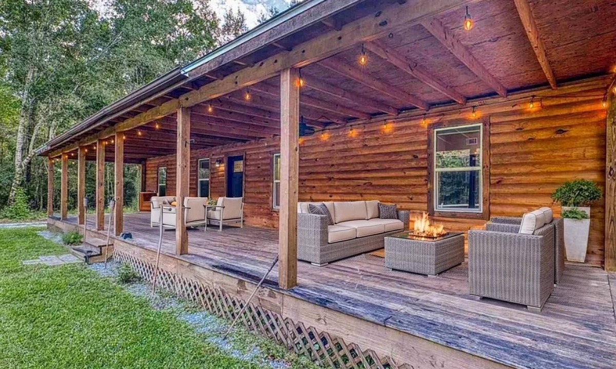 Florida Panhandle House | Peaceful 3BR Log Home Near Pensacola with Large Yard