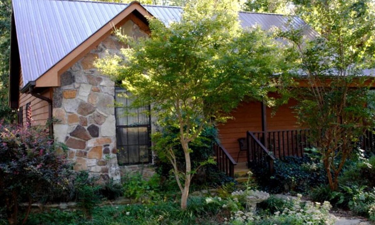 Albertville Cottage | Peaceful and Secluded Lake Getaway in Guntersville, Alabama