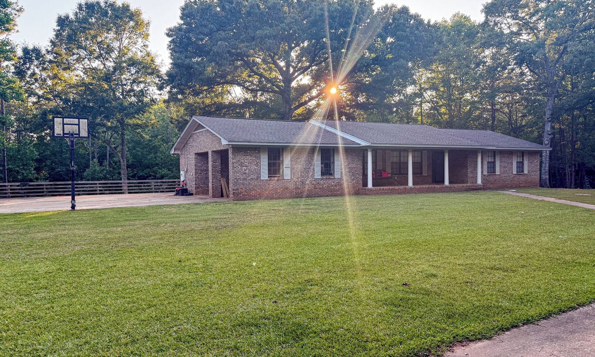 Clanton House | Peaceful country home minutes from Lake Mitchell