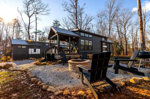 Monteagle House | Peaceful Pine Tiny House Retreat near South Cumberland State Park, Monteagle, TN