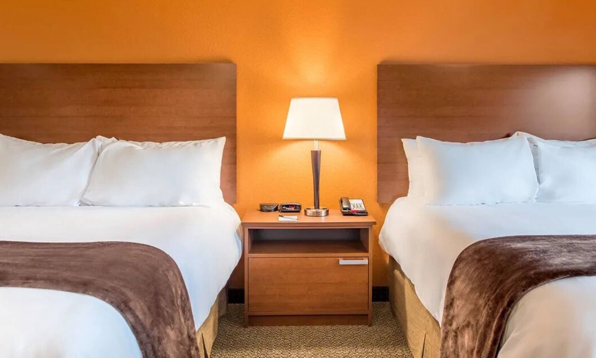 Marquette Hotel | Pet-Friendly Room with Kitchenettes & Free Parking