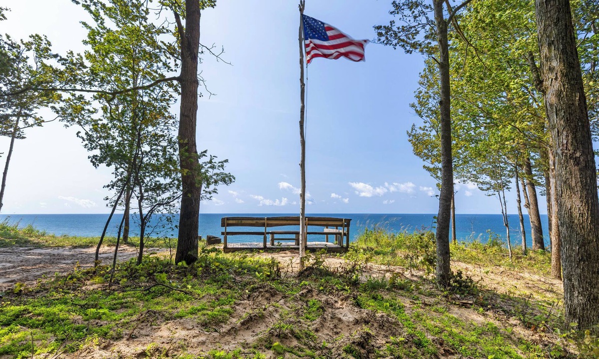 Arcadia House | Private 20-Acre Lake Michigan Estate 400' Bluff Frontage! Sleeps 16!