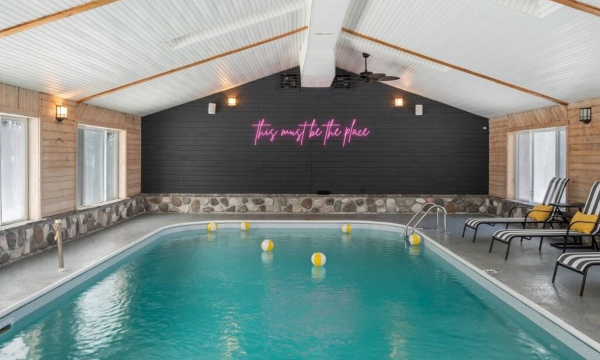 Gaylord House | Private Lodge-Sleeps 22-Near Boyne-Indoor Pool-Game Rooms-Pets Welcome