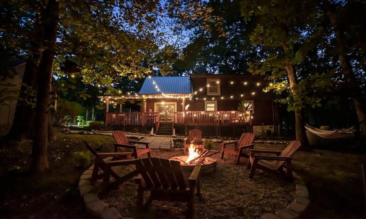 McDonough Cabin | Private Luxury Cabin w/Hot Tub, Fire Pit & Sauna