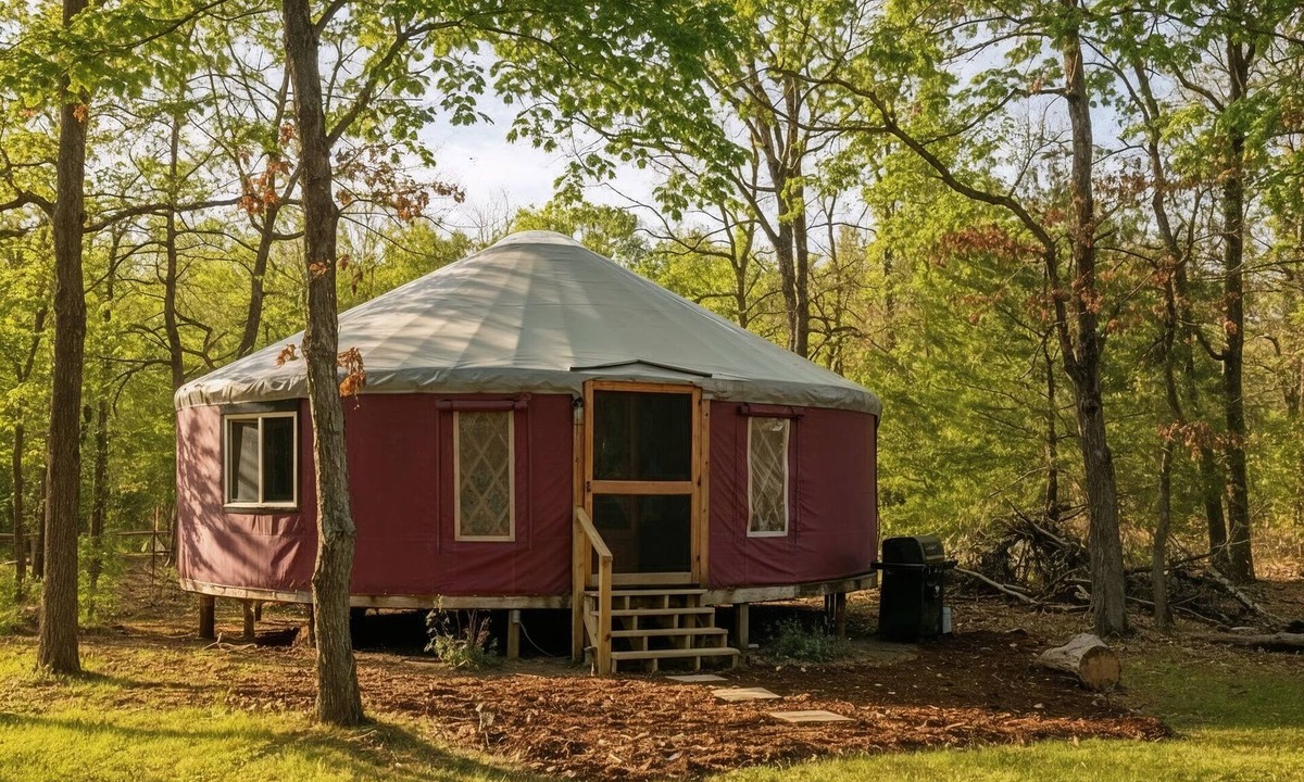 Baldwin Cabin | Private Luxury Yurt 20 Wooded Acres Pet-Friendly