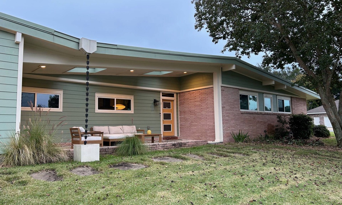 Pensacola House | Private Pool Home. 7 Mins to the Beach! Arcade. Perfect retreat rain or shine!