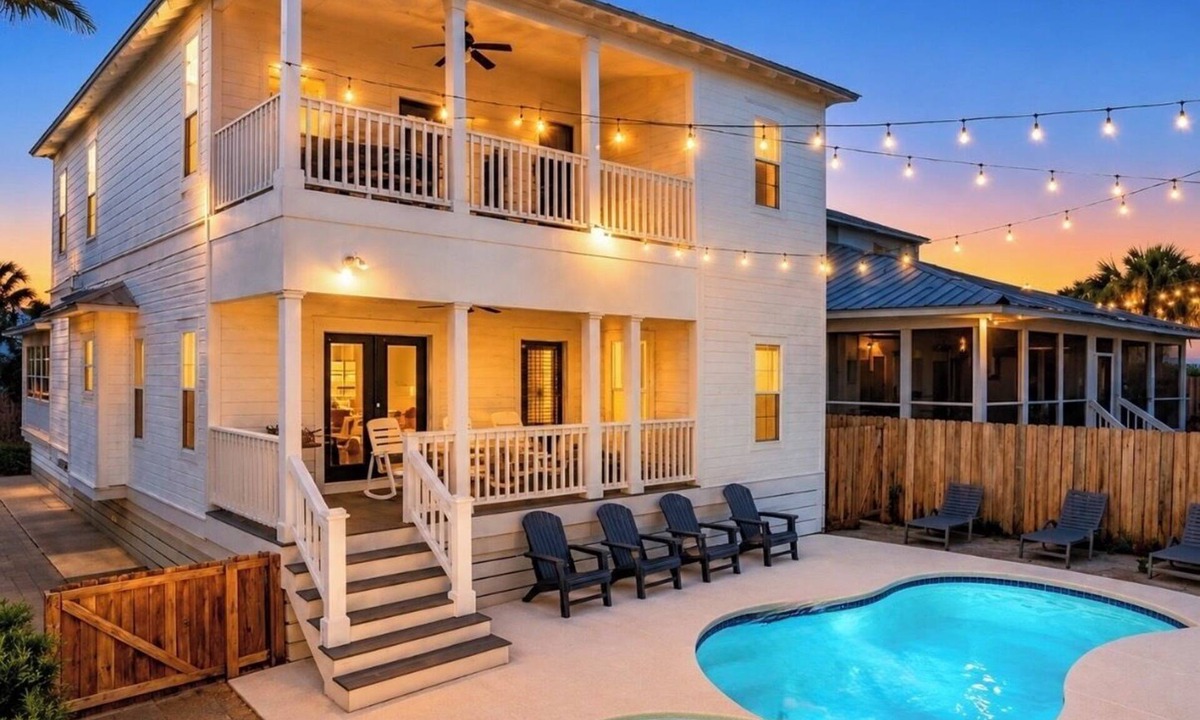 Crystal Beach House | Private Pool + Hot Tub - Golf Cart - Block to Beach - Beach Chair Service