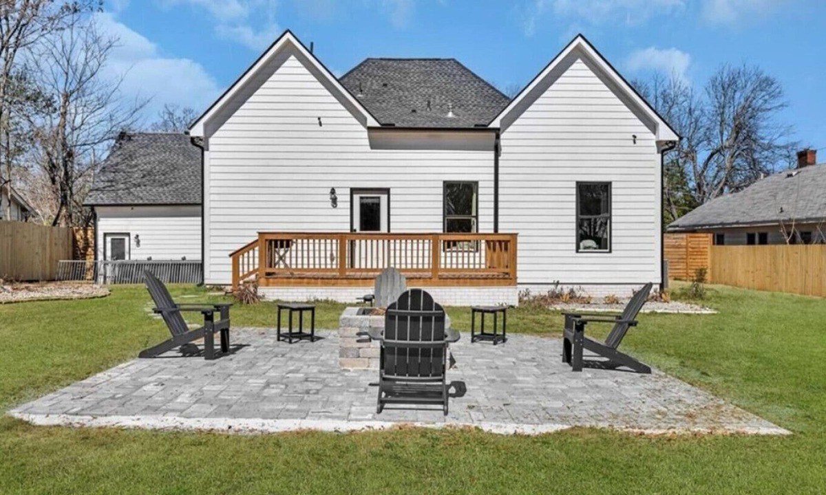 College Park House | Private Yard Fire Pit Grill 2 Ensuite