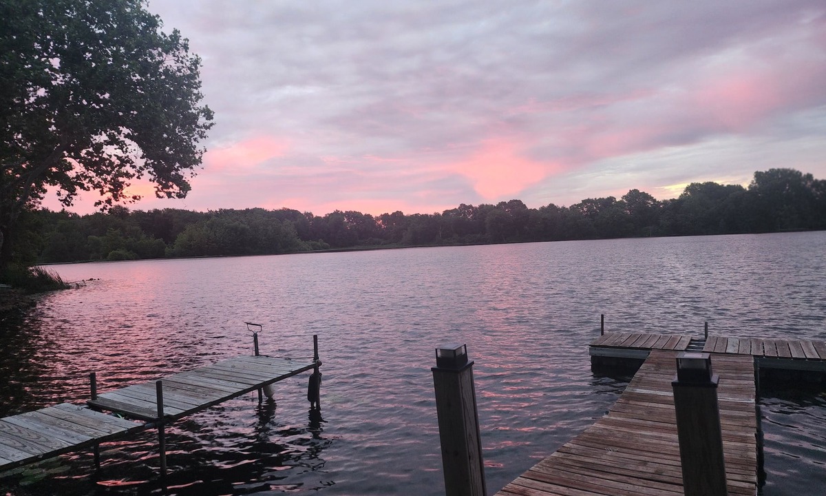 Howe Cottage | Quaint cozy cottage nestled on the quiet shores of Pigeon Lake in Howe