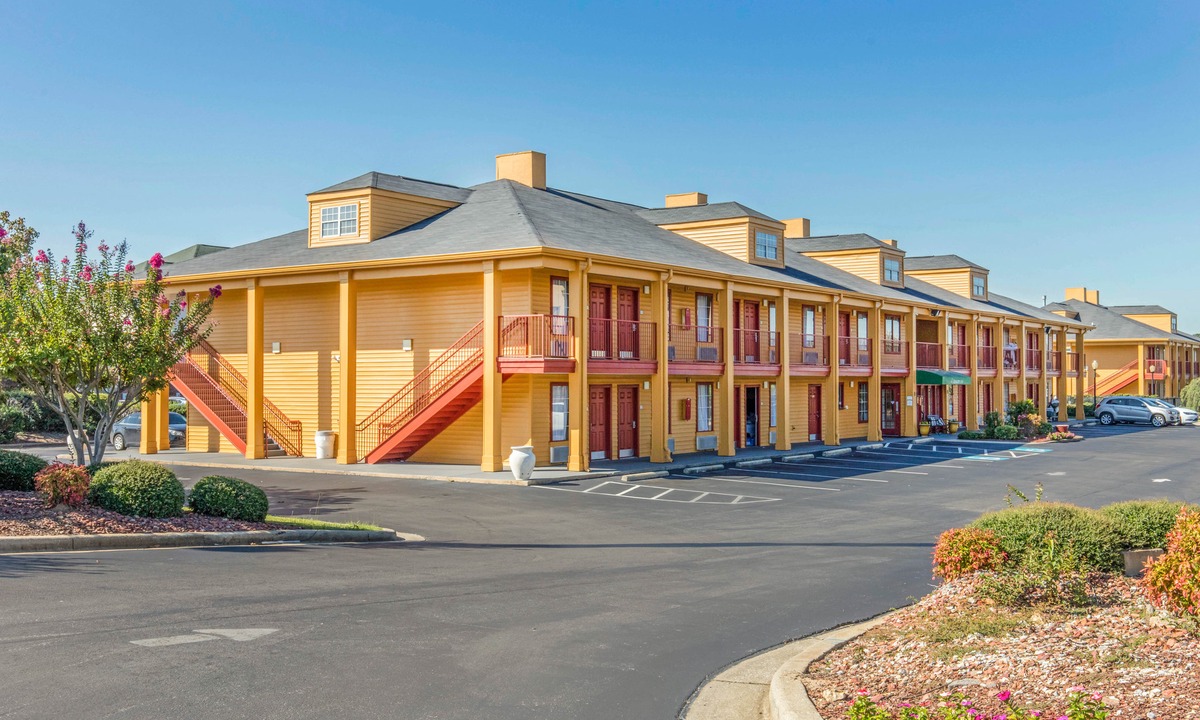 Bessemer Hotel | Quality Inn Bessemer I-20 Exit 108