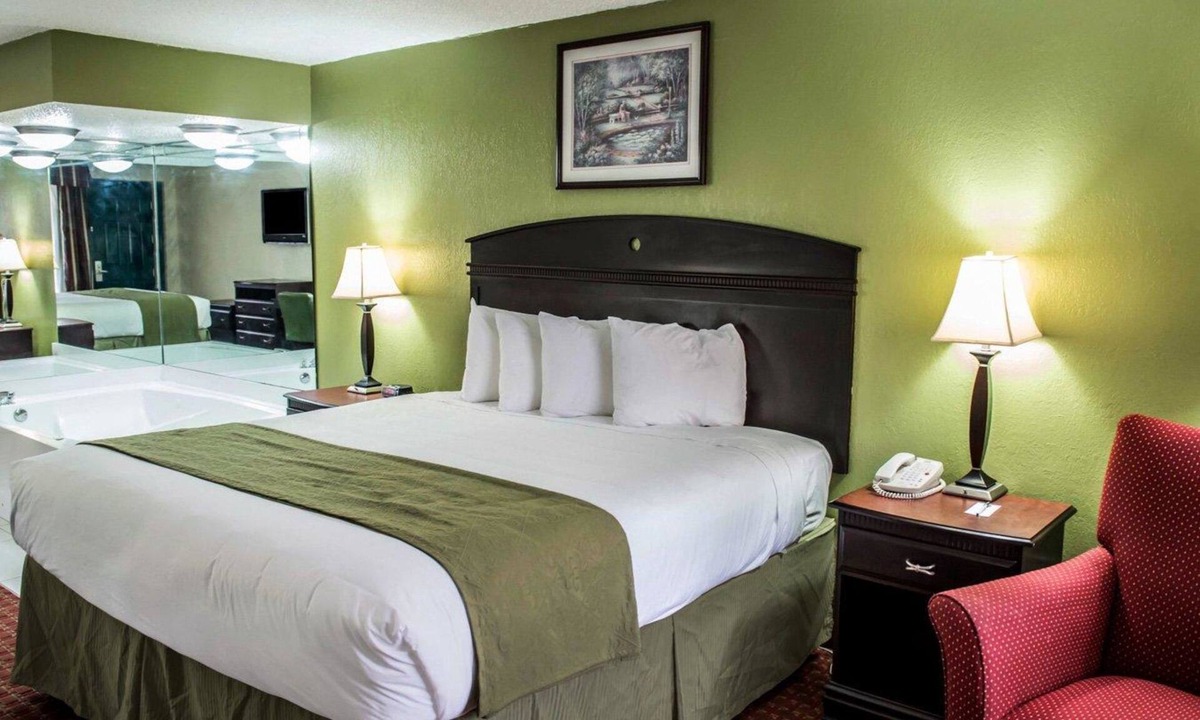 Chipley Hotel | Quality Inn Chipley I-10 at Exit 120
