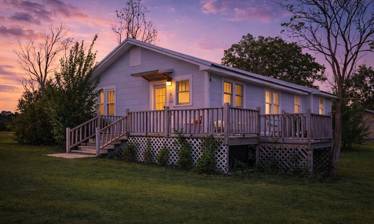 Grove Hill House | Quiet Grove Hill Cottage w/Wraparound Deck!