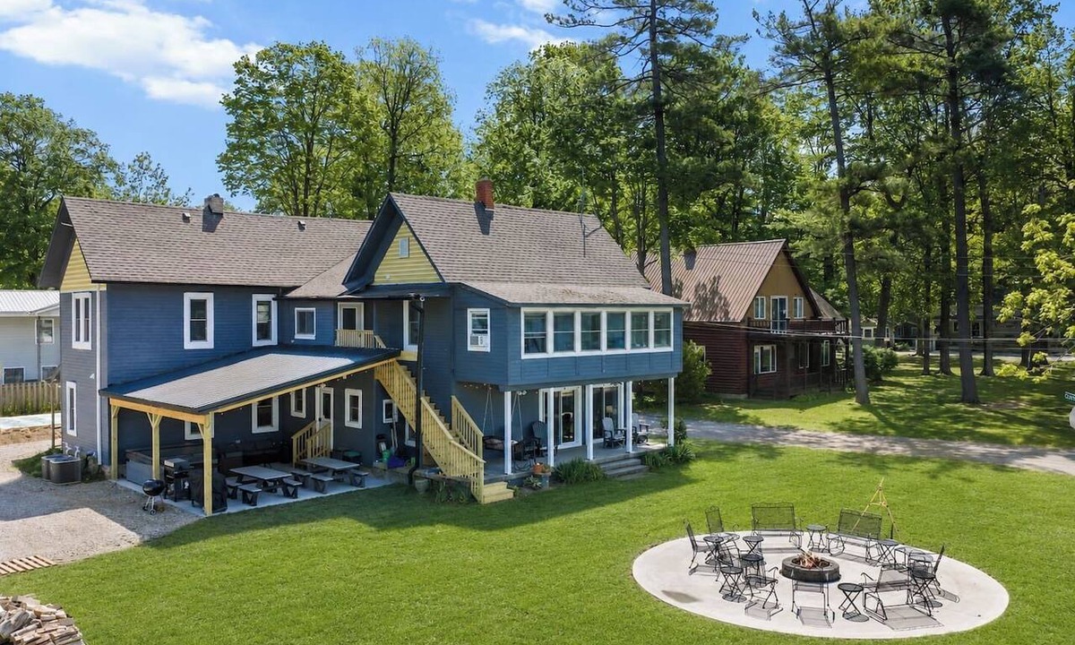 Crystal House | Rare 9BR Luxury Retreat | Hot Tub | Game Room