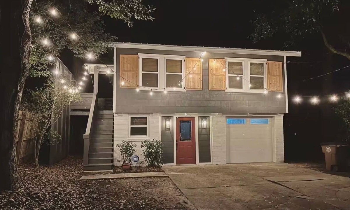 Hannon Park Apartment | Red Door Studio, Steps from Dauphin Street