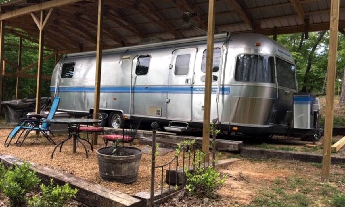 Crane Hill House | Refurbished 1999 Airstream Rental for Glamping in Alabama