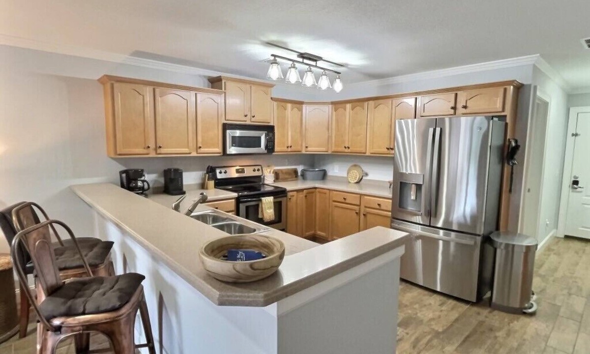 Alexander City Condo | Relax and unwind in this top floor updated 3 bedroom condo on Lake Martin