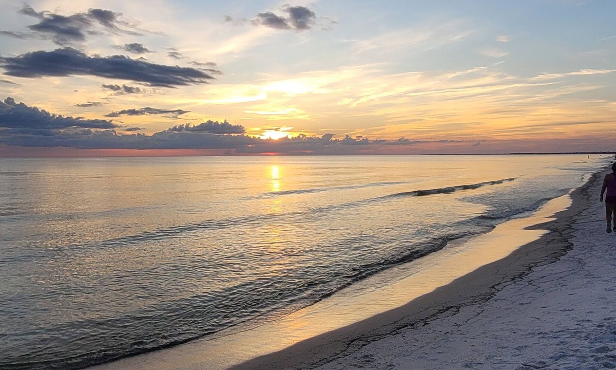 Wewahitchka RV Rental | Relaxing Large Rig Friendly RV Site near Mexico Beach in a quiet country setting