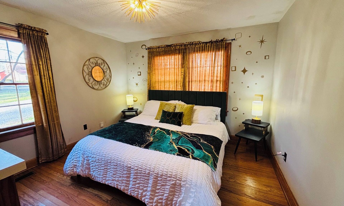 Murfreesboro Apartment | Retroville – A Cozy, Family- & Pet-Friendly Retro Retreat, Fun and Unique!