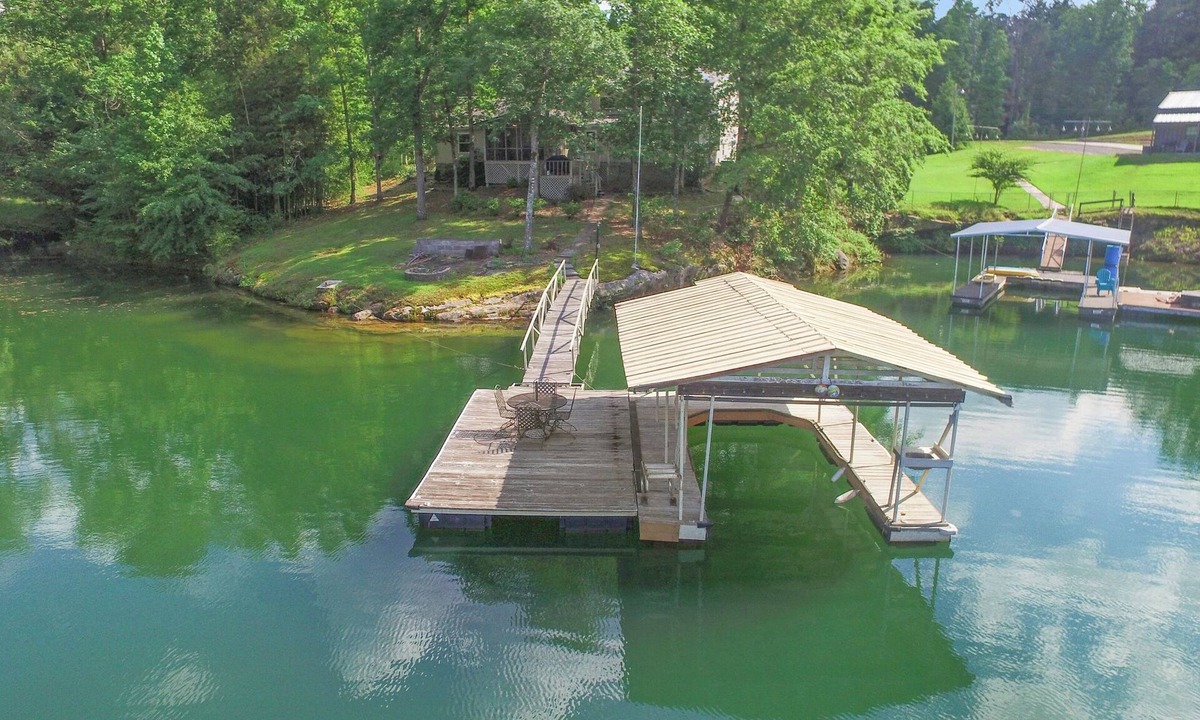 Double Springs House | Rocking W - screened in porch and lakeside fire pit!