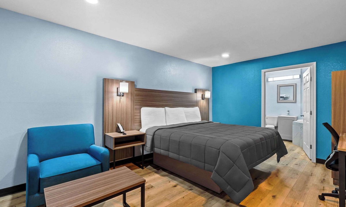 Brookhaven Hotel | Rodeway Inn & Suites Brookhaven