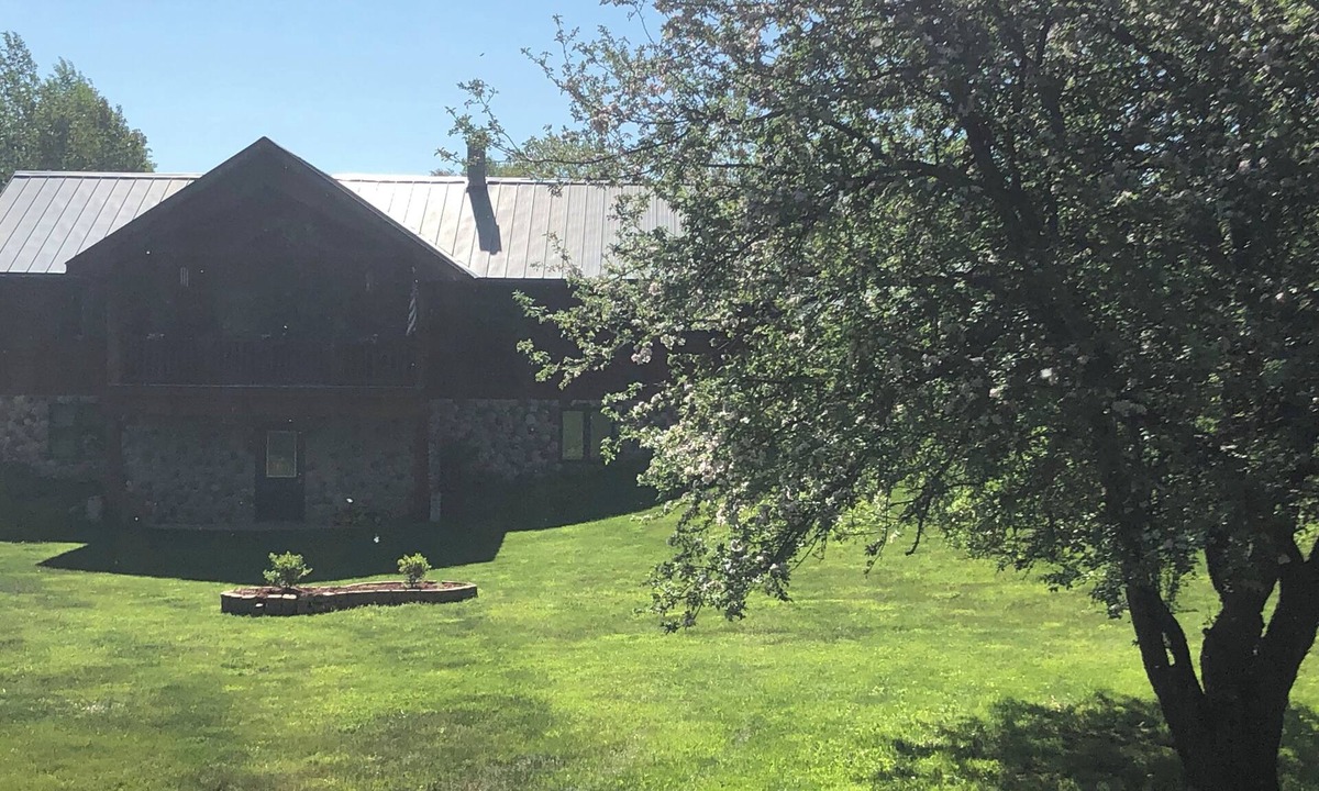 Gwinn House | Rustic Log Home Basement with Trail Access – Ideal Snowmobiler’s Winter Retreat