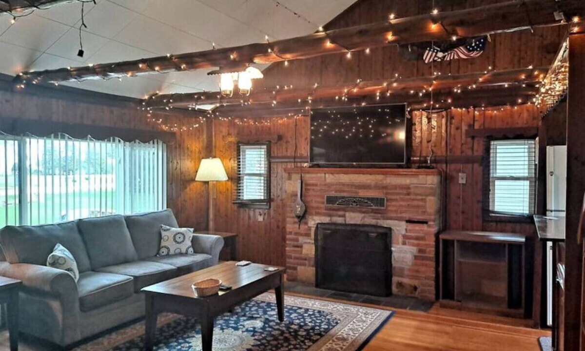 Lexington House | Rustic Retreat Cottage sleeps 6 with a lake view!