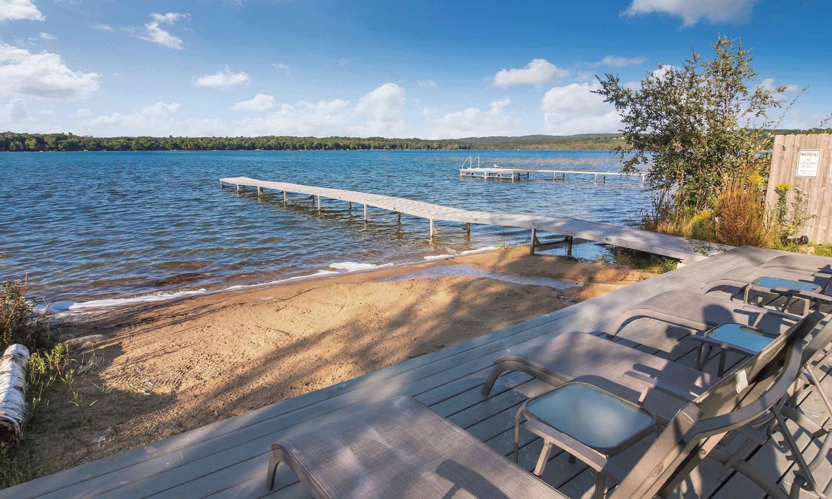 Maple City House | Sandy Beach near Sleeping Bear, Groups + Hot Tub
