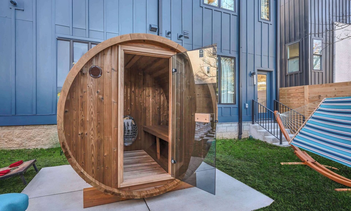 Hurwood Heights House | Sauna Retreat: rooftop hot tub, sauna, sleeps 12 in Nashville