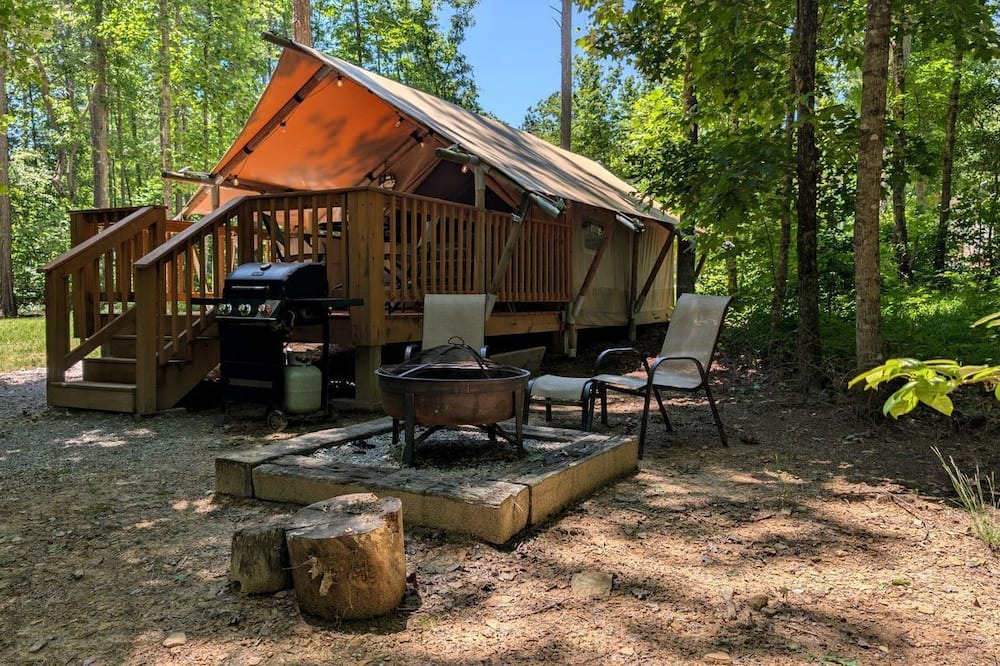 Coalmont RV Rental | Secluded Off-Grid Glamping Tent with Private Bathhouse Near The Caverns & Waterfalls – Coalmont, Tennessee