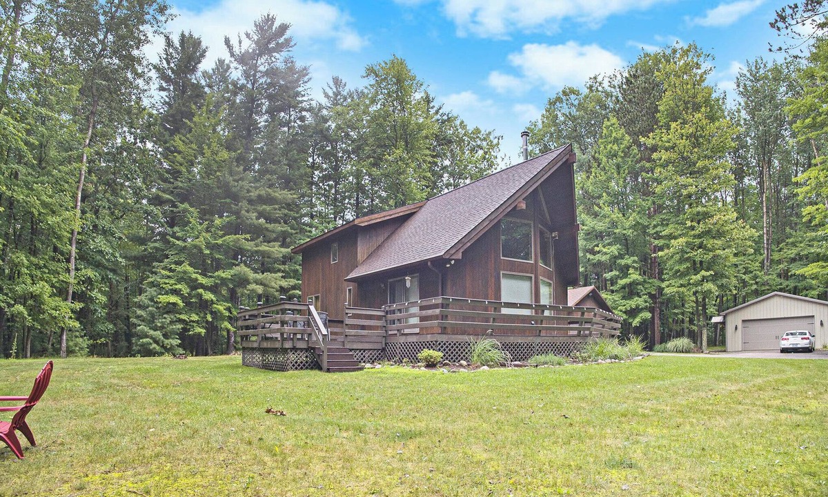 Manistee House | Secluded Pet-Friendly Family Home on 10 Acres